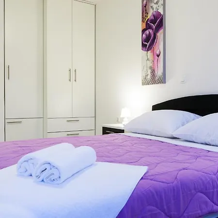 Kalelarga Apartment *